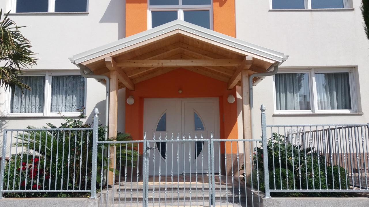 Bluegum Apartments Ližnjan Екстериор снимка